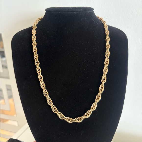GIVENCHY Vintage Gold Chain Necklace - Picture 2 of 11